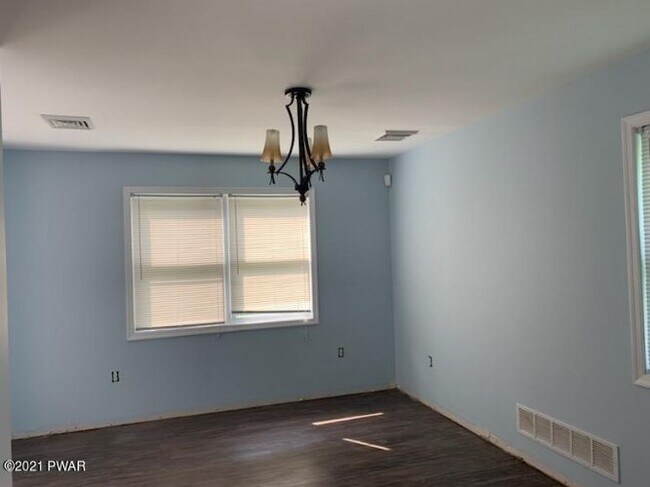 Foto del edificio - 185 Sunset Rd