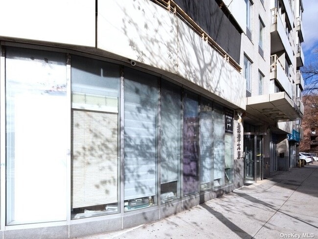 Foto del edificio - 132-03 Sanford Ave