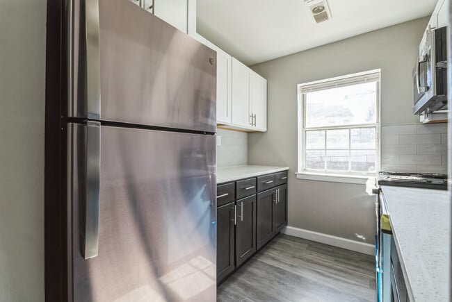 Building Photo - Parkside Apartments