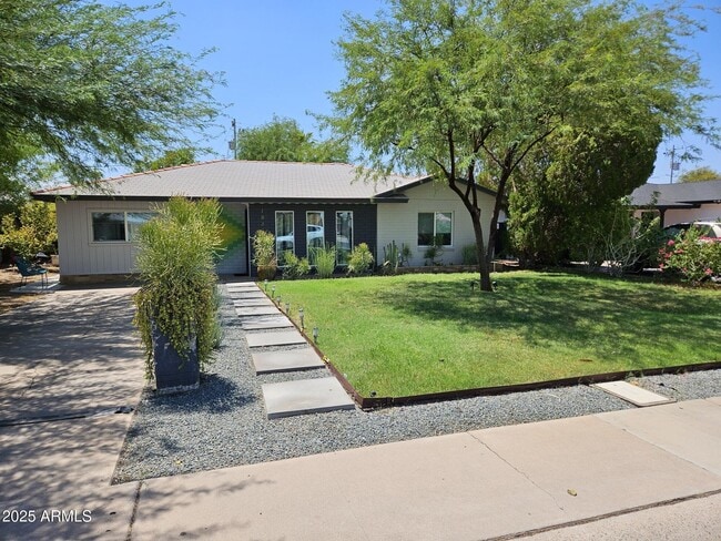 Building Photo - 1831 E Monte Vista Rd
