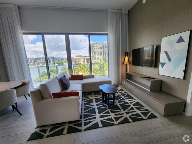 Building Photo - 2721 Hallandale Beach Blvd