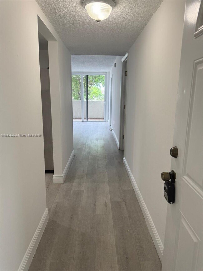 Foto del edificio - 10000 NW 80th Ct