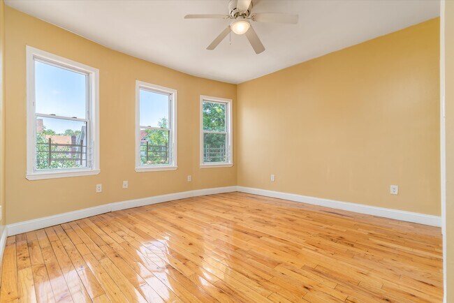 Foto del edificio - 554 E 34th St