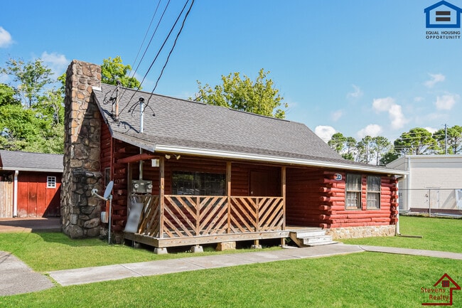 Building Photo - 101A S Aster Ave