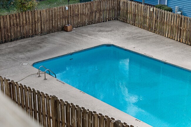 Common-area pool - 4220 Wilshire Blvd