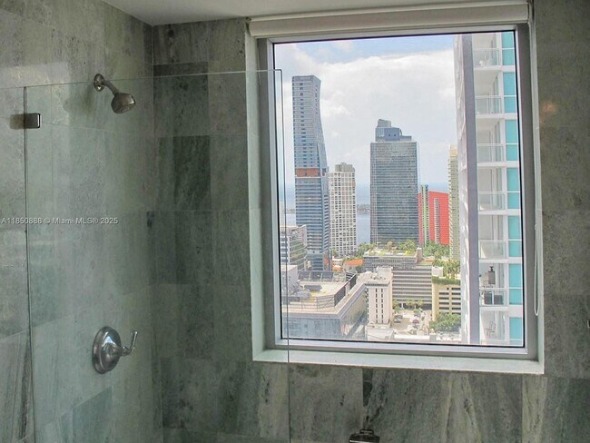 Foto del edificio - 1050 Brickell Ave