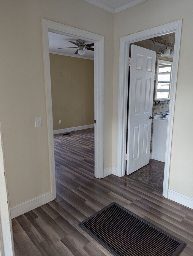 Foto del edificio - Three Bedroom 1 Bath Brick Home.  Easy Access