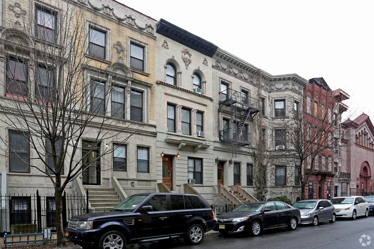 Building Photo - 552 W 150th St