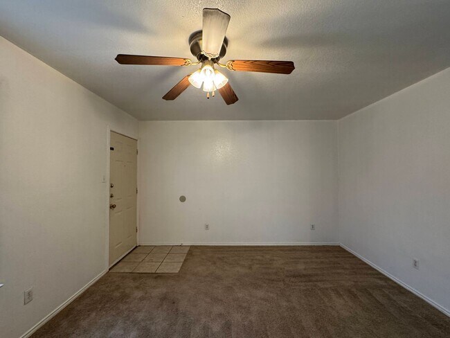 Foto del edificio - 1902 Windward Dr