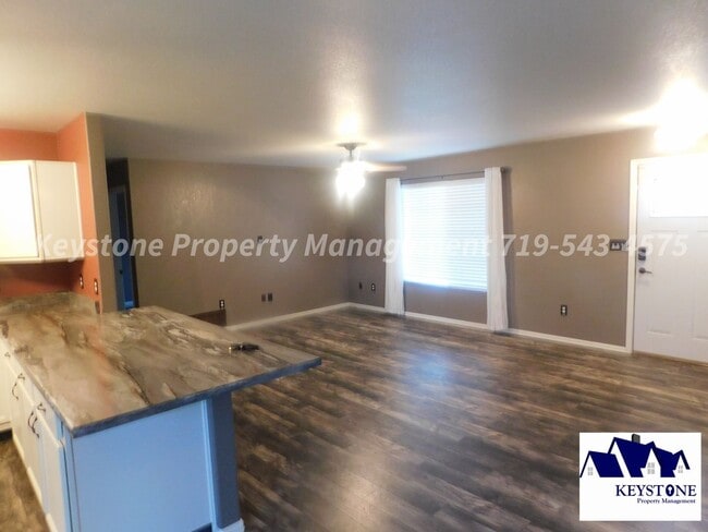 Building Photo - Pueblo West Rancher with Beautiful Views! ...