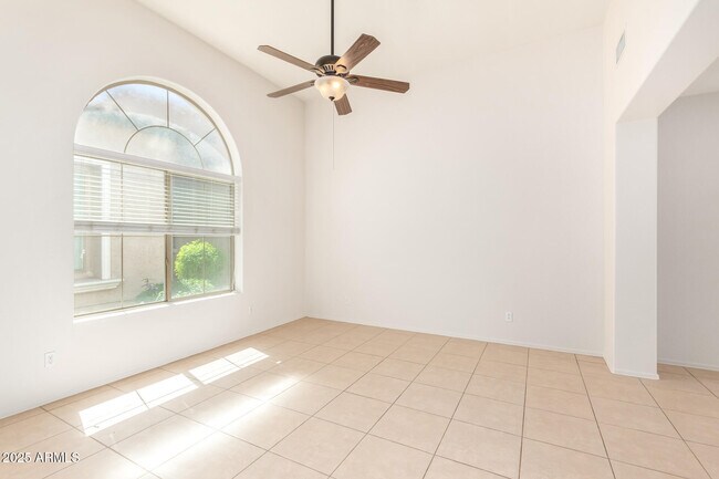 Foto del edificio - 8405 W Lewis Ave
