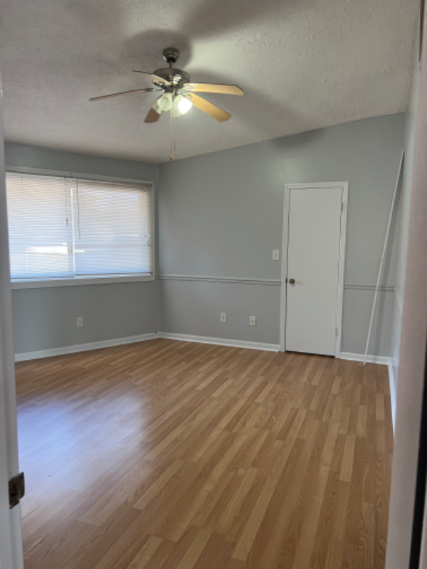 Building Photo - 296 Knoll Dr