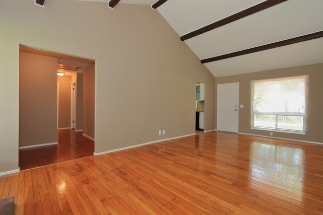 Building Photo - 3325 Greenway Chase Dr