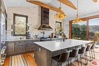 Building Photo - 2373 Tuna Canyon Rd