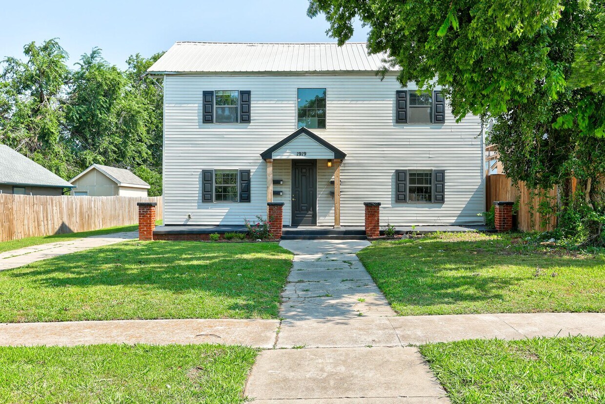 Primary Photo - 1919 NW 11th St