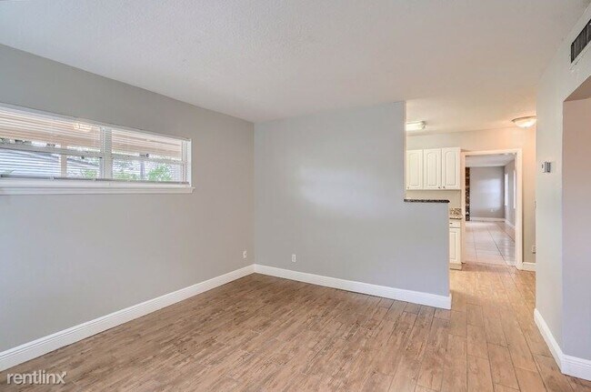 Foto del edificio - 3 br, 2 bath House - 322 Notre Dame Dr UNIT