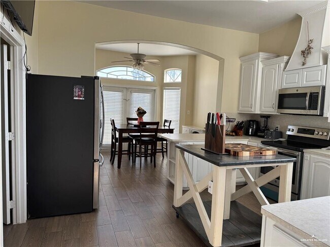 Foto del edificio - 25 Rhett Dr