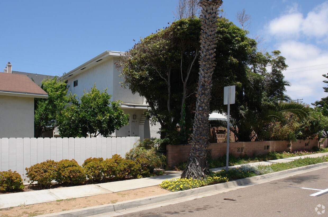 Foto del edificio - 192 Ebony Ave