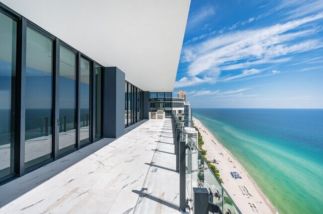 Building Photo - 17141 Collins Ave