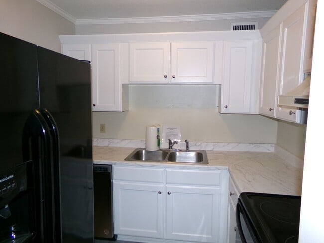 Photo - Salem Square Apartments