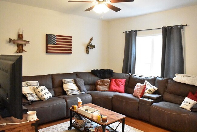 Building Photo - Great Out Door Living At The Lake Of The Woods!
