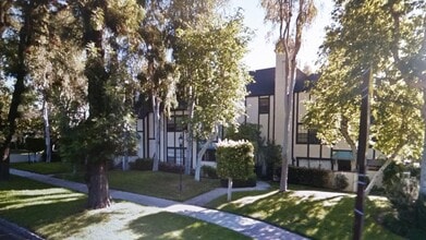 Building Photo - 109 W Rosewood Ct