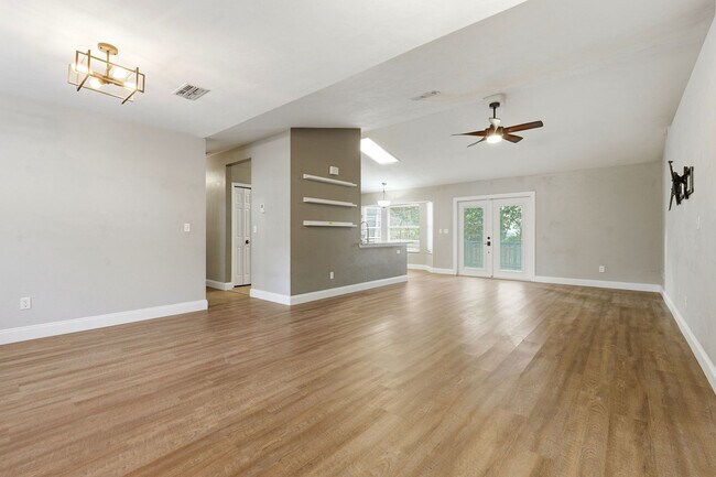 Building Photo - Wellington Place 3 Bedroom 2 Bath