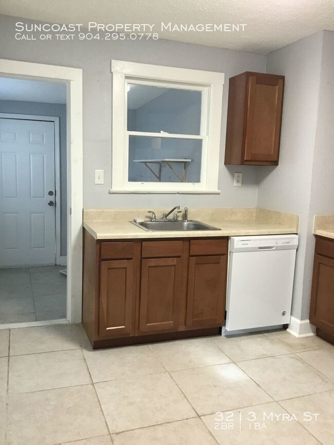 Building Photo - Cute 2 bedroom with fenced in yard!