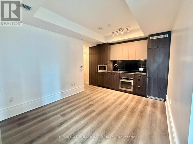 Building Photo - 115 Blue Jays Way