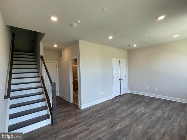 Building Photo - 313 Salinger Pl