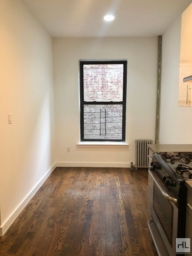 Building Photo - EASTERN PARKWAY / Spacious Crown Heights 3...