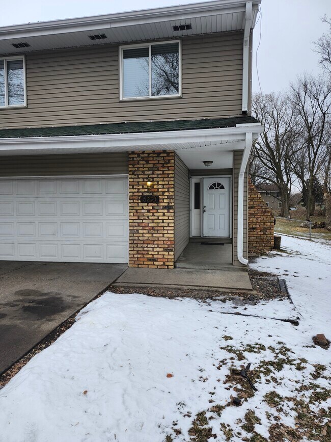 Foto del edificio - 6221 Boone Ave N