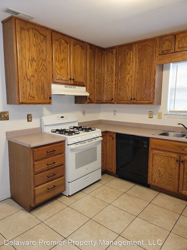 Building Photo - 3 br, 1 bath House - 1209 N Claymont St