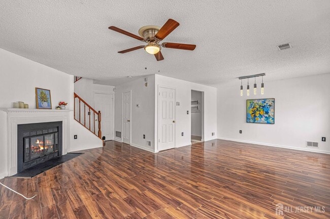 Building Photo - 115 Albury Way