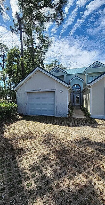 Primary Photo - 6921 N Lagoon Dr