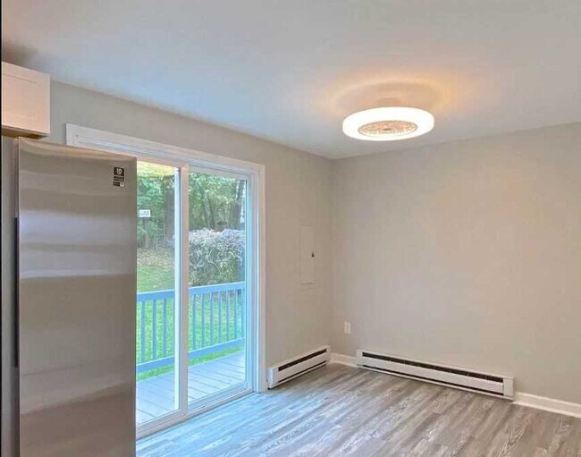 Foto del edificio - 96 Rinaldi Blvd