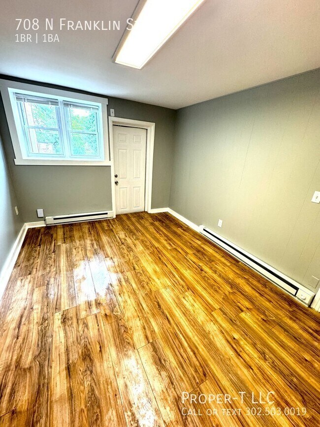 Building Photo - Cozy unit with modern updates!