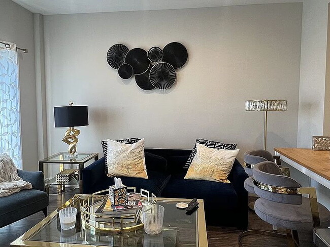 Building Photo - 1-Bedroom Retreat with Granite Finishes in...