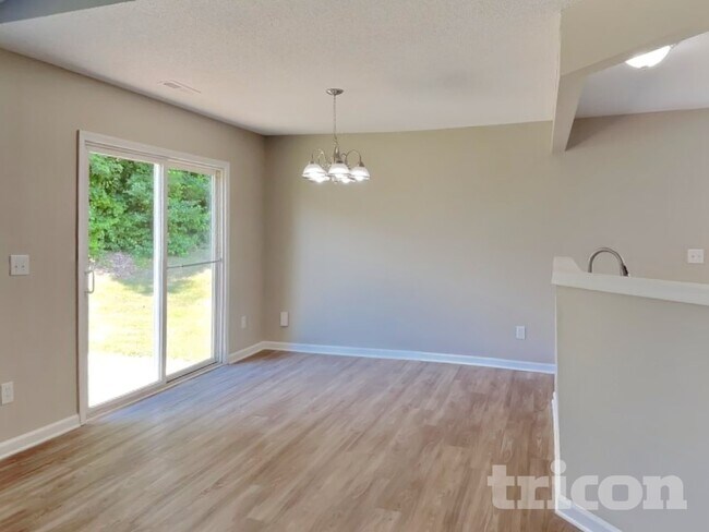 Building Photo - 3120 Riverbrooke Dr