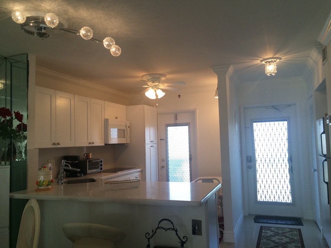 Kitchen - 400 SE 10th St