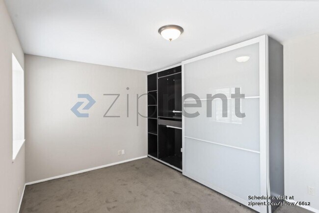 Foto del edificio - 271 Hayes Ave