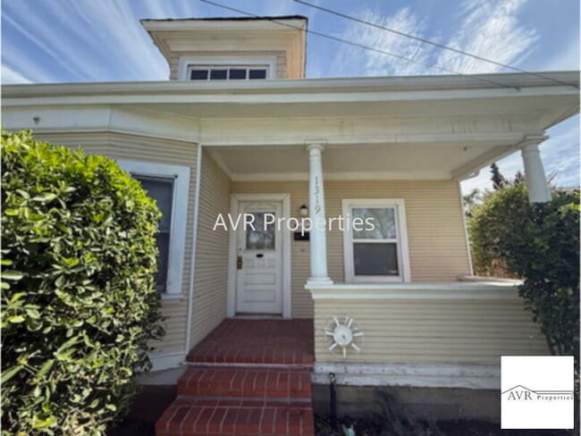 Foto del edificio - Victorian duplex in Livermore