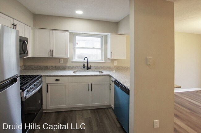 Building Photo - 2027 Oak Park Ln
