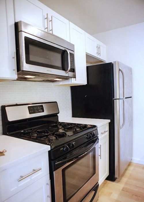 Building Photo - 323 Greenwich St