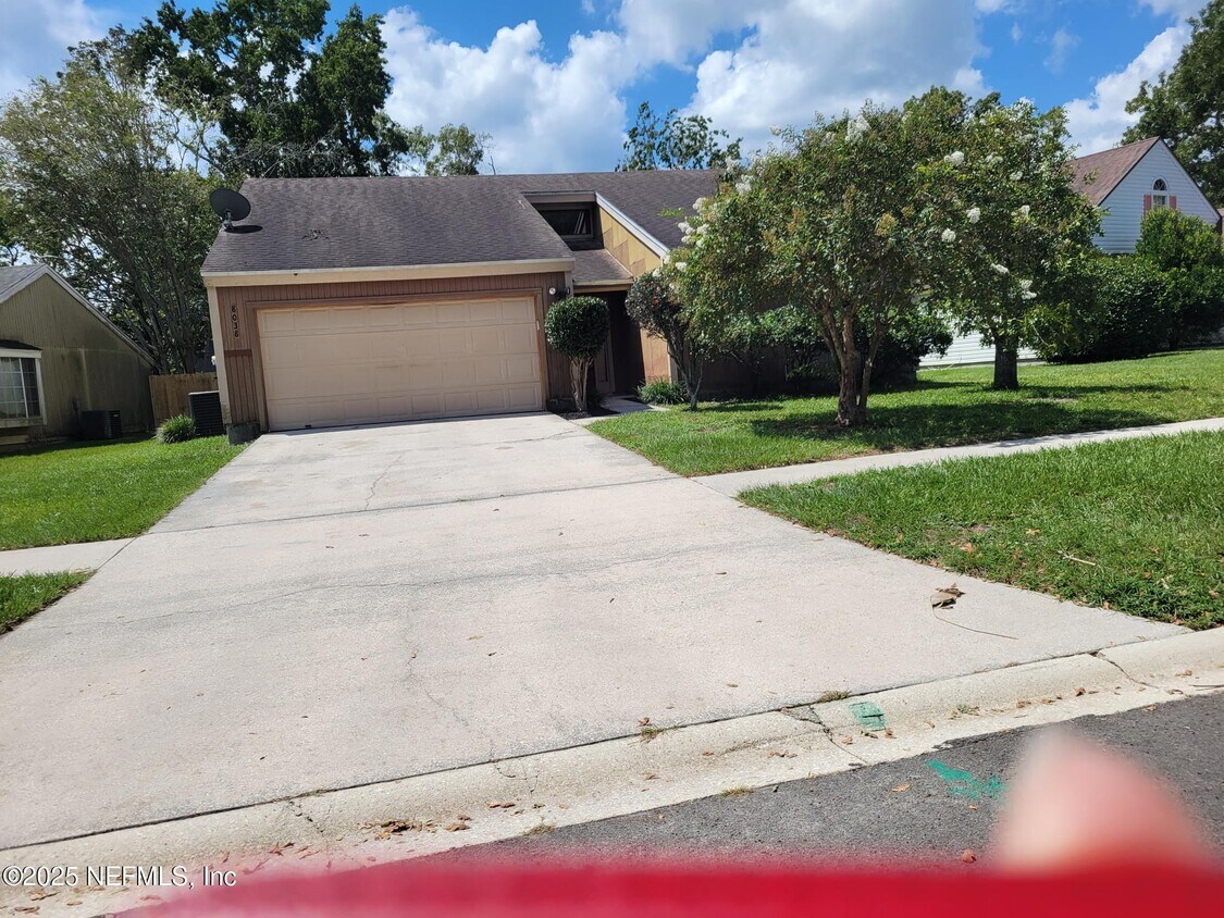 Foto del edificio - 8038 Loch Lomond Ln