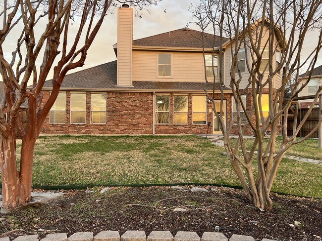 Building Photo - 4205 Lakeside Dr