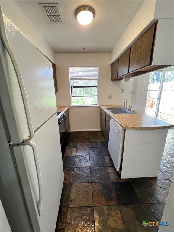 Building Photo - 401 Quail Run Dr