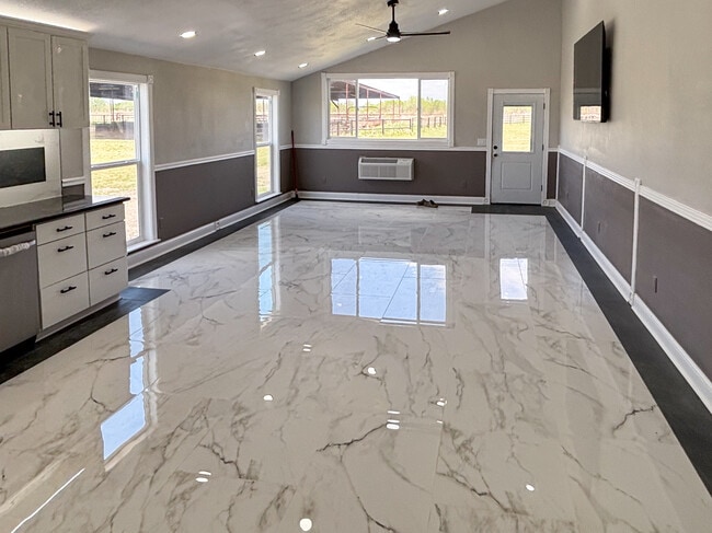 Building Photo - 465 County Road 180