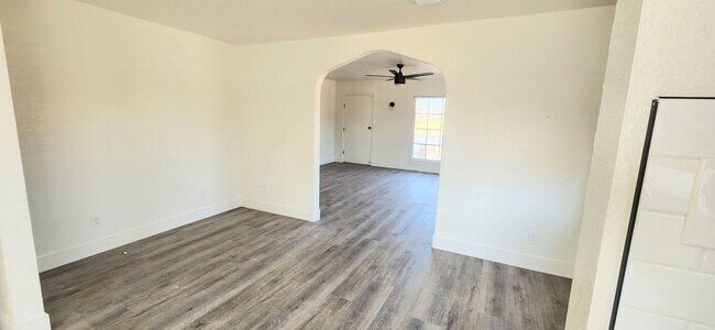 Building Photo - Newly Remodeled 2Bedroom, 1 Bathroom Home