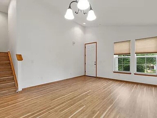 Building Photo - A bright, Spacious Home Designed for Livin...